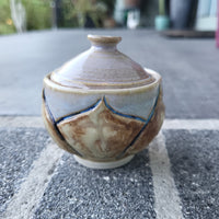Bowl w/ lid, flower