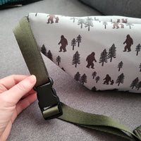 BIG FOOT, one zipper fanny/sling