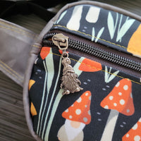 Gnomes/WAX CANVAS. GREENSTLE ADVENTURE BAG