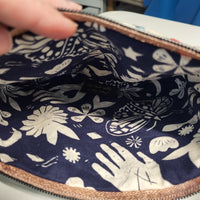 QAYG Pouch (22), hands Lining