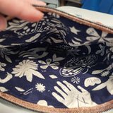 QAYG Pouch (22), hands Lining