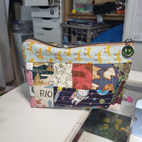 QAYG Pouch (22), hands Lining