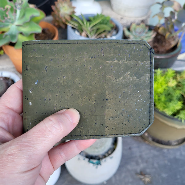 Olive Cork, Bi-Fold