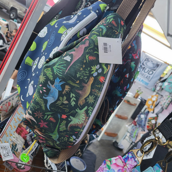 Dino, one zipper fanny/sling