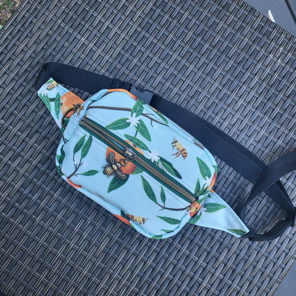 BEES AND ORANGS - Altona