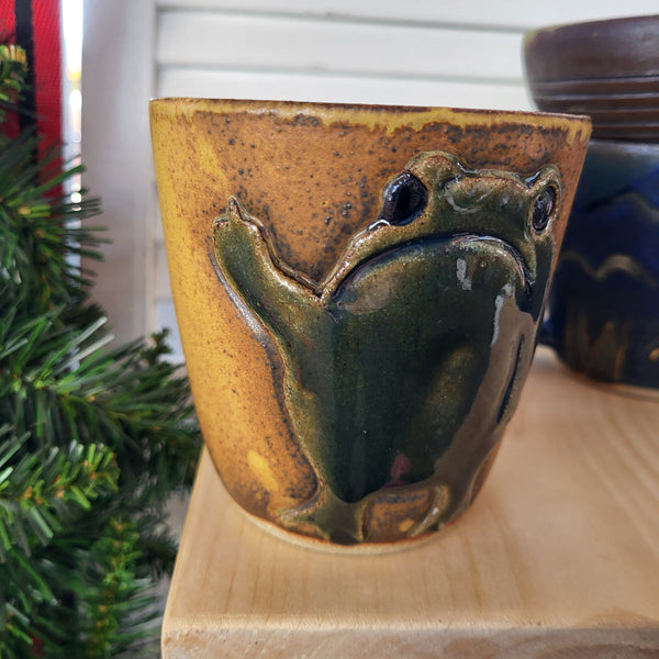 Flickin' Off Frog. Mug 12.2024