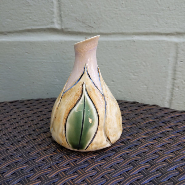 Bud Vase/ oil pourer (1) 3/22
