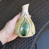 Bud Vase/ oil pourer (1) 3/22